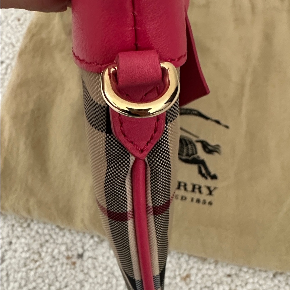 Authentic Burberry Beige Crossbody with Pink Bow Trim - Picture 7 of 13